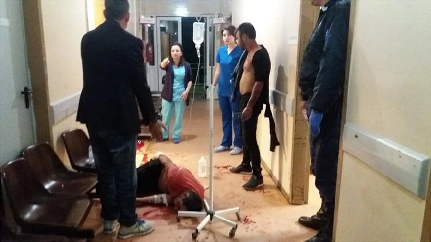 Εκτός ελέγχου οι Τσιγγάνοι: Χτύπησαν γιατρό & τον τραυμάτισαν – Αίματα παντού! – Εικόνες-σοκ από το Κέντρο Υγείας Σοφάδων